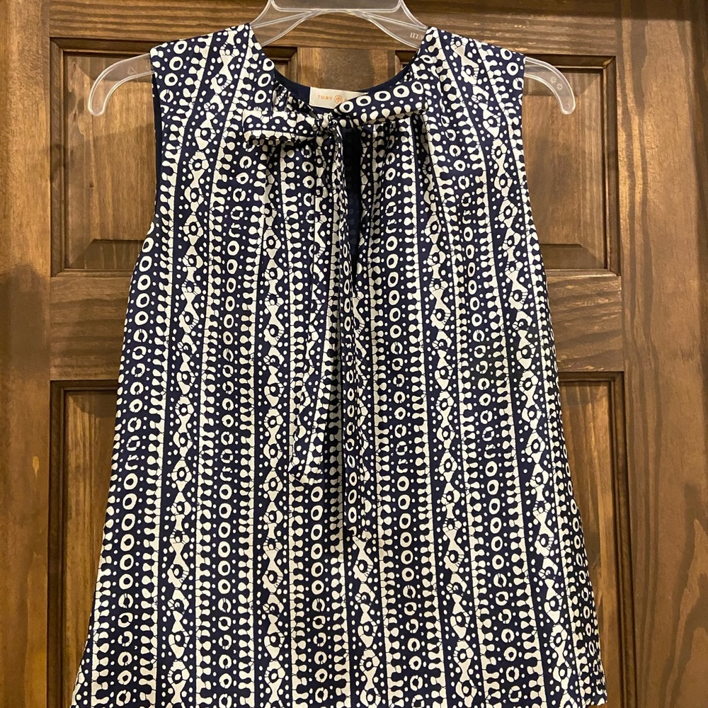 Tory Burch Size 2 NWT Sleeveless Navy & White Top